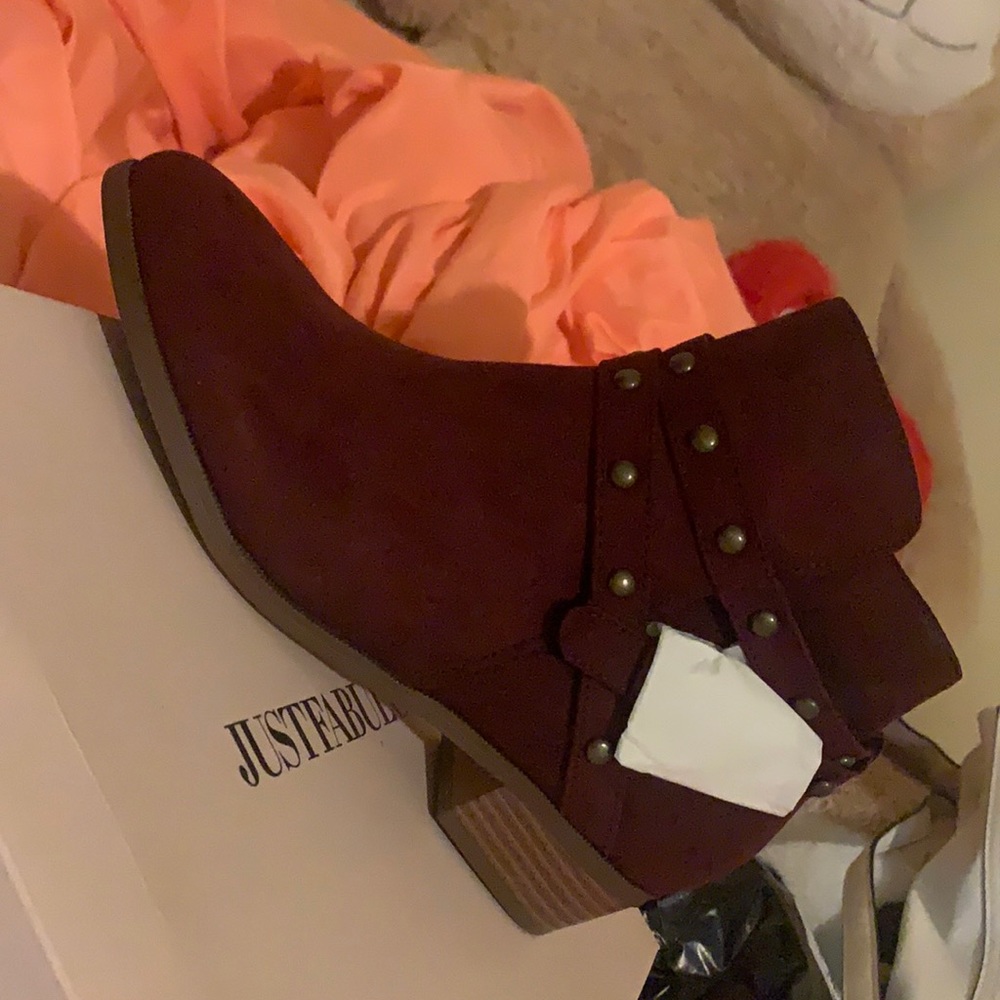 A classy boot size:8 women